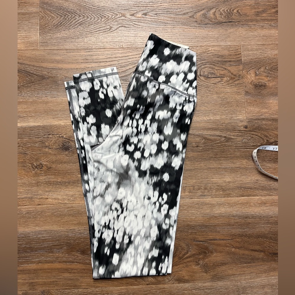 Black and White athletic Leggings NWT
